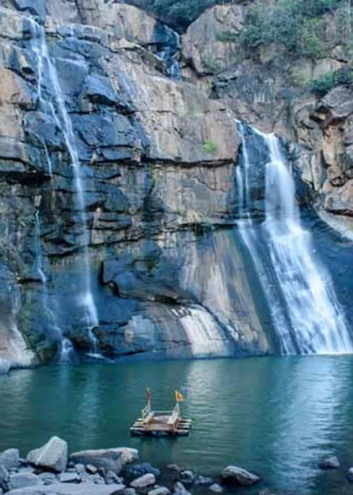 famous waterfalls to visit in Jharkhand