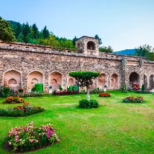 Thumbnail - Historic fort in Kashmir
