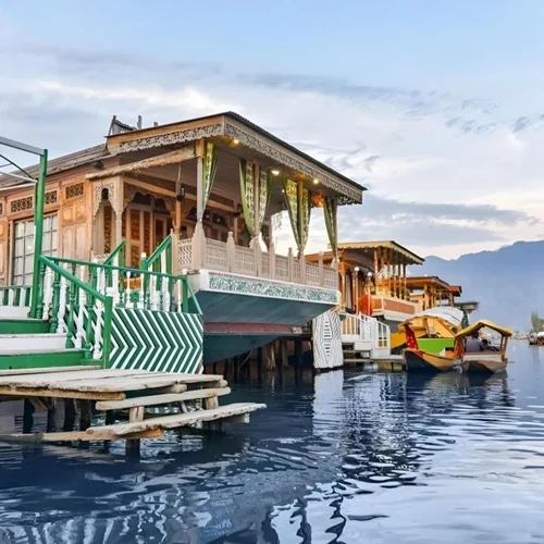 Srinagar Houseboat and Dal Lake Tour